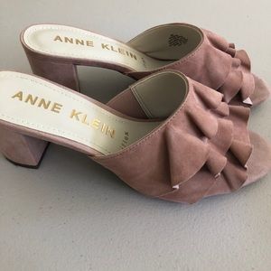 Anne Klein cerise ruffle blush slide pumps